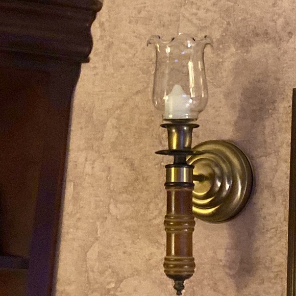 Vintage Homco Wall Sconce with Etched Glass Globe - Picture 6 of 13